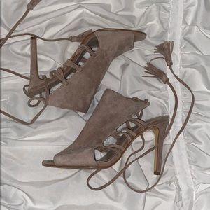 ⭐️ • Super Cute Heels • ⭐️